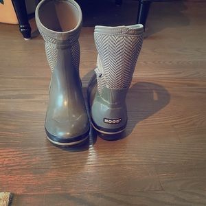 BOGS Neo classic mid farm/rain boots; hunter green